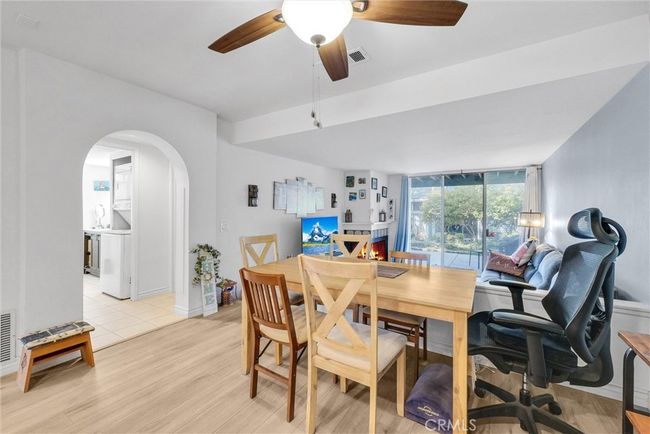25429 Pine Creek Ln, Condo with 2 bedrooms, 1 bathrooms and 2 parking in Wilmington CA | Image 4