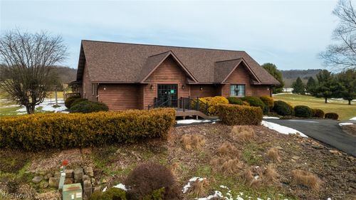 1130 Meadowbrook Ln Ne, Carrollton, OH, 44615-9480 | Card Image