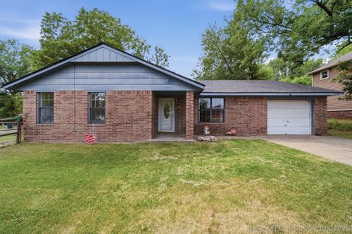 220 S 15th St, Collinsville, OK, 74021-3038 | Card Image