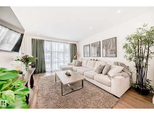 10936 117 St Nw, Edmonton, AB, T5H3N6 | Card Image