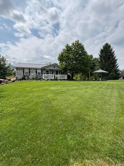 550 W Water Tower Rd, Salem, IN, 47167-8510 | Card Image