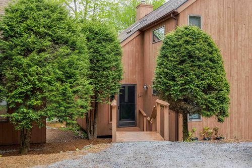 841 Cove Dr, Grantham, NH, 03753-5428 | Card Image