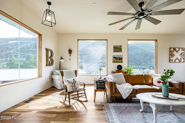 4611 S Cove Ln, Home with 3 bedrooms, 3 bathrooms and null parking in Daniel UT | Image 8
