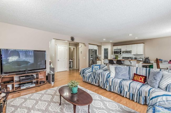 121 Coral Reef Close Ne, Home with 4 bedrooms, 3 bathrooms and 4 parking in Calgary AB | Image 7