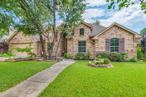 1221 Greenwood Dr, Hurst, TX, 76053-5323 | Card Image