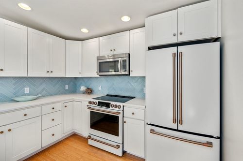 14 62nd St, Newburyport, MA, 01950-4221 | Card Image