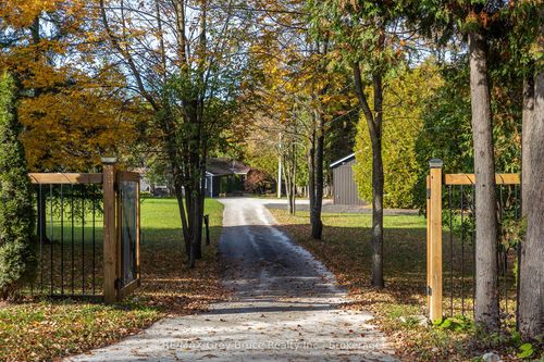 495204 Traverston Rd, Markdale, ON, N0C1H0 | Card Image