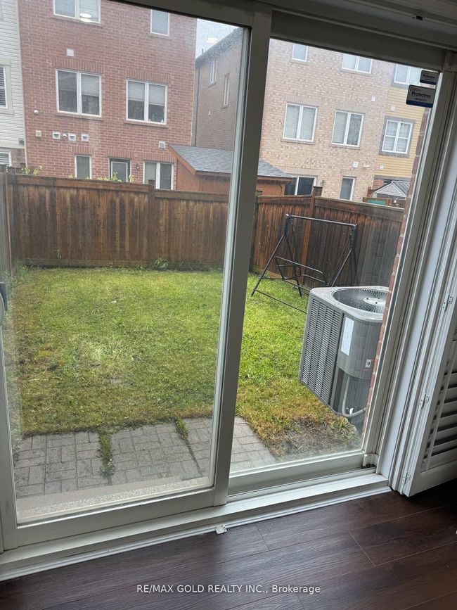 13 Viewforth Rd, House attached with 4 bedrooms, 2 bathrooms and 1 parking in Brampton ON | Image 8