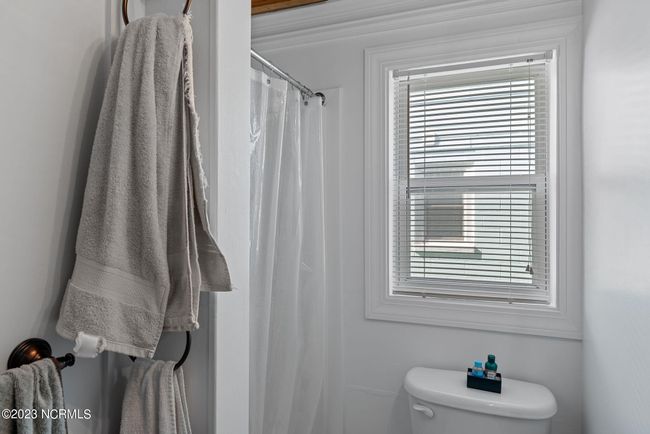 Front Downstairs Bath | Image 11
