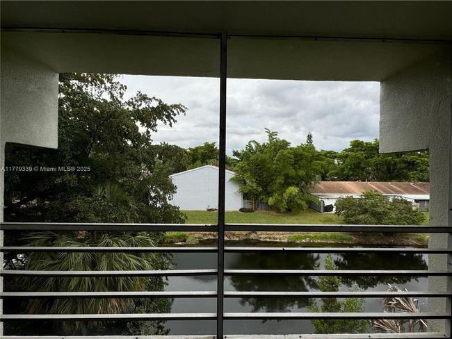 APT-315 - 4215 University Dr, Condo with 2 bedrooms, 2 bathrooms and null parking in Sunrise FL | Image 5