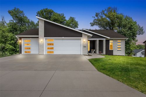 3061 Dell Ridge Ln, Hiawatha, IA, 52233-2393 | Card Image