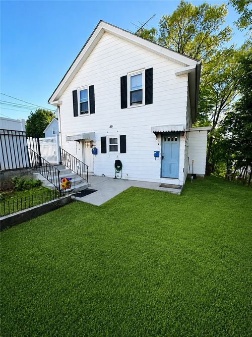 25 Union St, Woonsocket, RI, 02895-5312 | Card Image