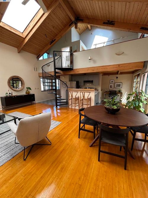 2120 6th St, Berkeley, CA, 94710-2249 | Card Image