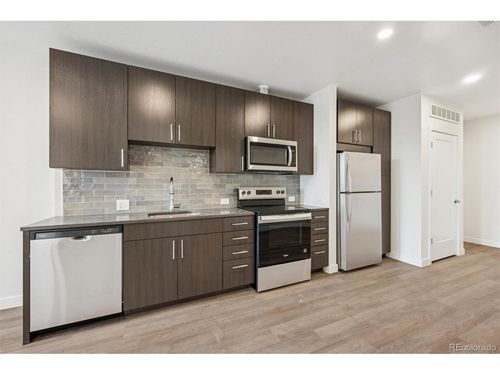 unit-209-639 29th St, Denver, CO, 80205-5811 | Card Image