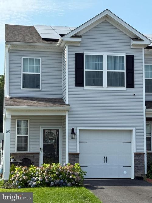 100 Peregrine Way, BURLINGTON, NJ, 08016-4446 | Card Image
