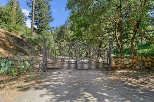 19250 Coal Creek Rd, Lakehead, CA, 96051-9557 | Card Image