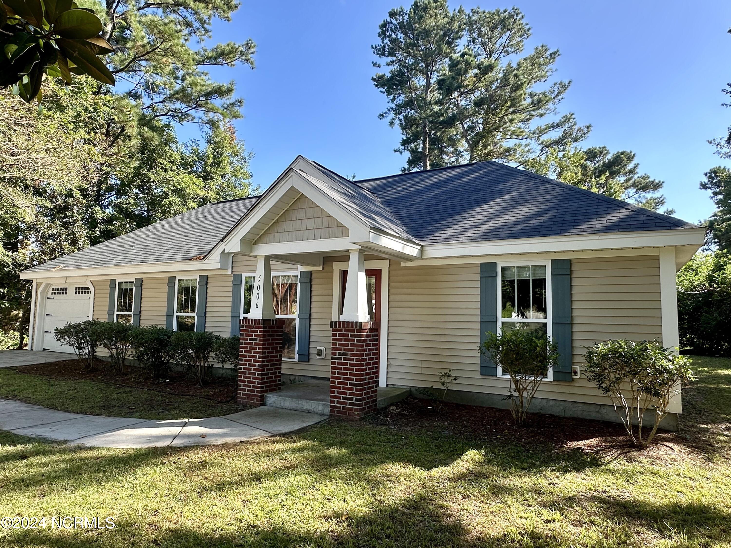 Lord Byron Rd, Wilmington, NC 28405