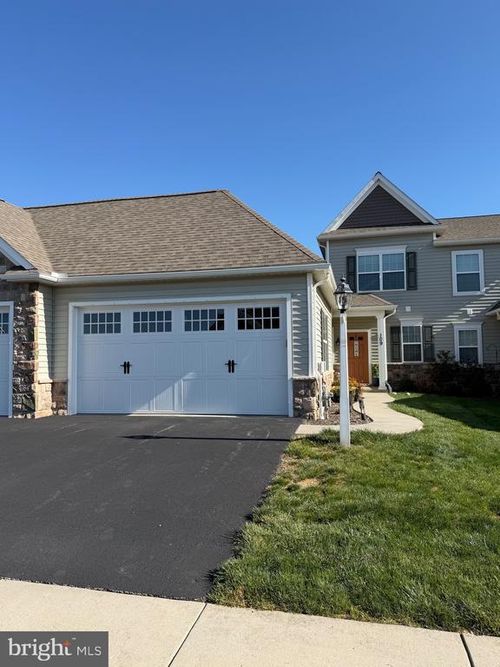109 S Village Cir, PALMYRA, PA, 17078-8777 | Card Image