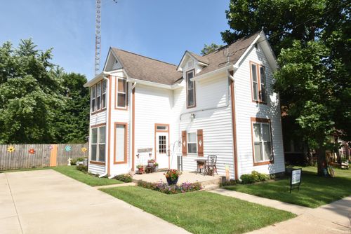 204 N Howard St, Oxford, IN, 47971-8535 | Card Image