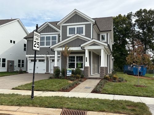 8031 Headwaters Dr, Franklin, TN, 37064-4365 | Card Image