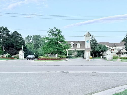 24-7288 Simsbury Dr, West Bloomfield, MI, 48322-3548 | Card Image