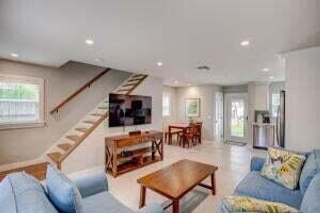 137 Ne 7 Th Ave, Townhouse with 2 bedrooms, 2 bathrooms and null parking in Delray Beach FL | Image 6