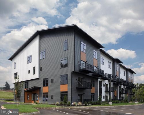 apt-226-300 Furnace St, EMMAUS, PA, 18049-3880 | Card Image