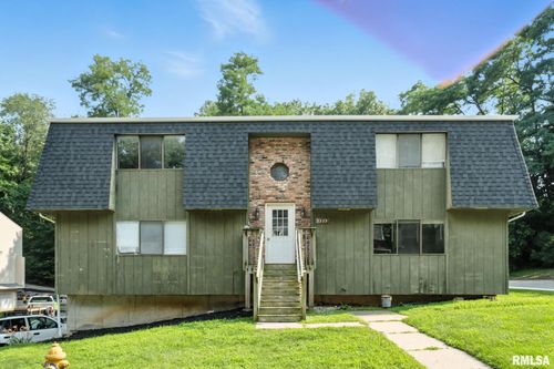 3223 Schuetzen Ln, Davenport, IA, 52804-4343 | Card Image