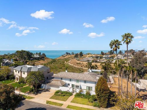 525 Alma Real Dr, Pacific Palisades, CA, 90272-4420 | Card Image