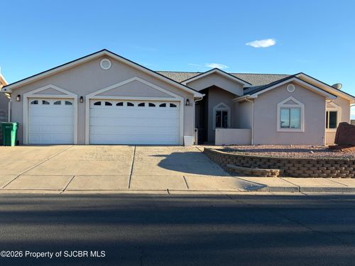 4511 Barcelona Cir, Farmington, NM, 87401-2892 | Card Image