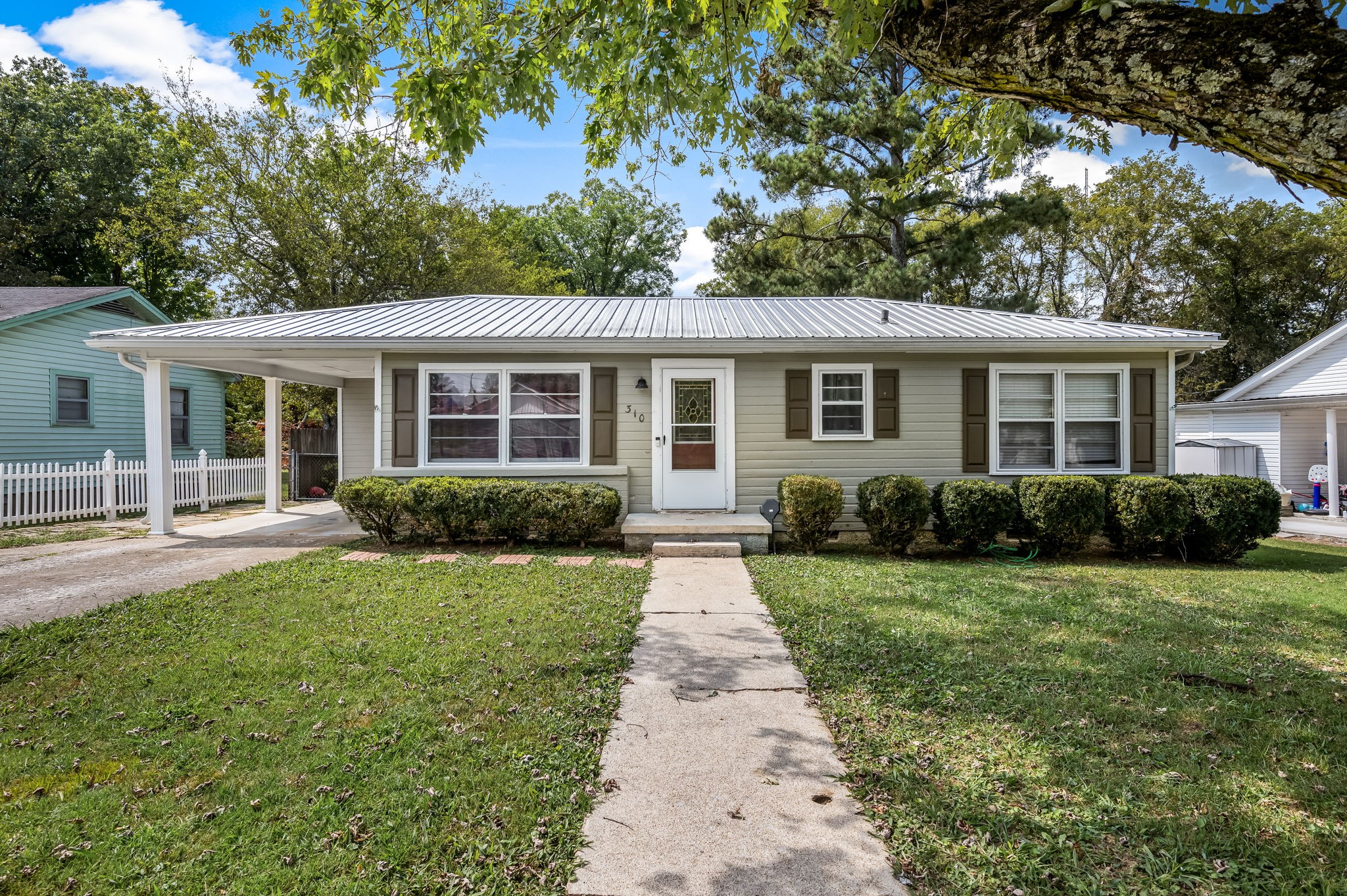 9th Ave, Fayetteville, TN 37334