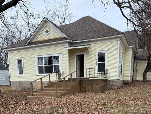 611 Goingsnake St, Tahlequah, OK, 74464-3113 | Card Image