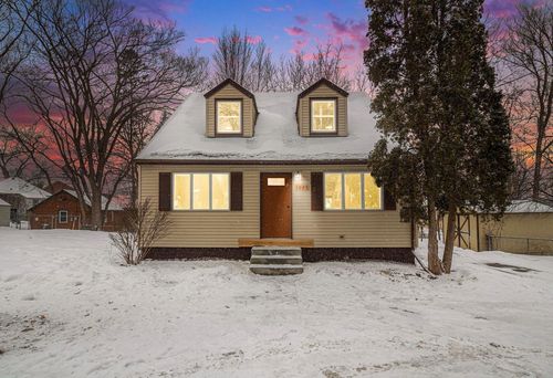 1025 Mahtomedi Ave, Mahtomedi, MN, 55115-1535 | Card Image