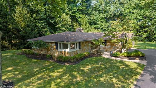981 Worton Park Dr, Mayfield Village, OH, 44143-3327 | Card Image