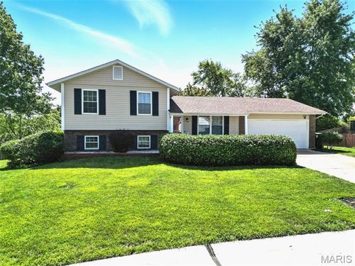 39 Amberly Dr, Saint Peters, MO, 63376-2918 | Card Image