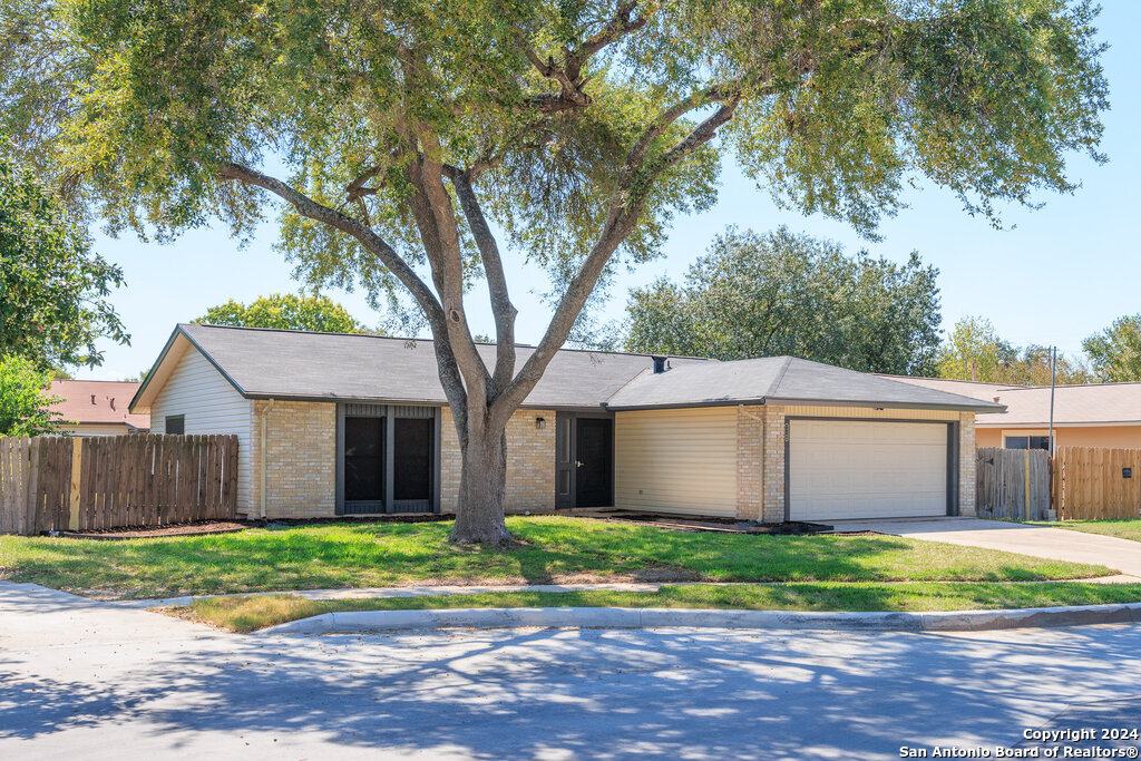 White Sands , Live Oak, TX 78233