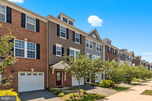 8405 Girvan Ct, MANASSAS, VA, 20109-4280 | Card Image