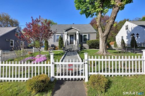 77 Raymond St, Waterbury, CT, 06706-2133 | Card Image