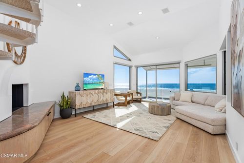 13-4 Jib St, Marina del Rey, CA, 90292-5983 | Card Image