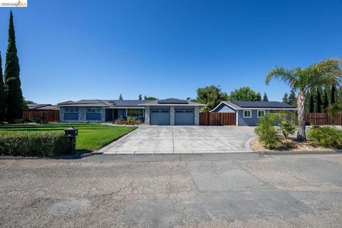 147 Loren Ln, Oakley, CA, 94561-2464 | Card Image