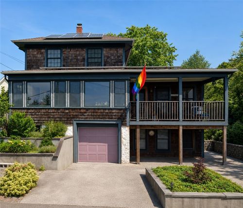 95 Bay View Ave, Cranston, RI, 02905-4206 | Card Image
