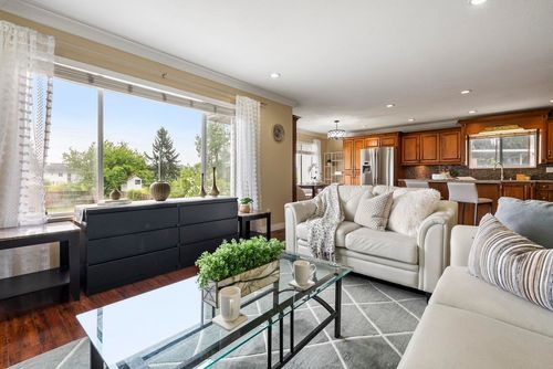 12649 89 Ave, Surrey, BC, V3V1A5 | Card Image