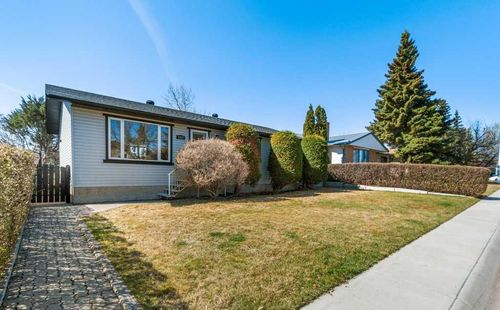 1417 Mccrimmon Dr, Carstairs, AB, T0M0N0 | Card Image