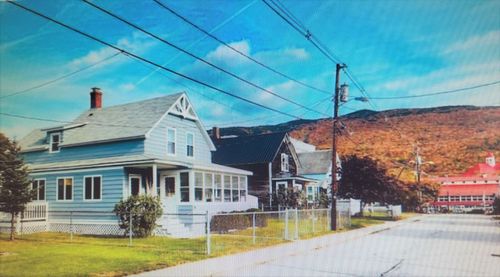 18 School St, Lincoln, NH, 03251-4437 | Card Image