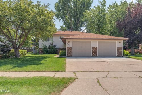 1609 Cologne Dr, Bismarck, ND, 58504-7021 | Card Image