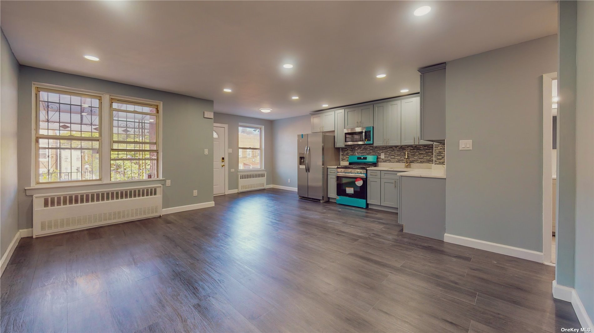 Lincoln Ave, Brooklyn, NY 11208