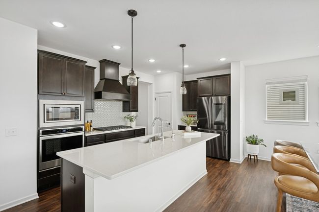 Love to cook and entertain? This is the ideal gourmet kitchen is for you! | Image 10