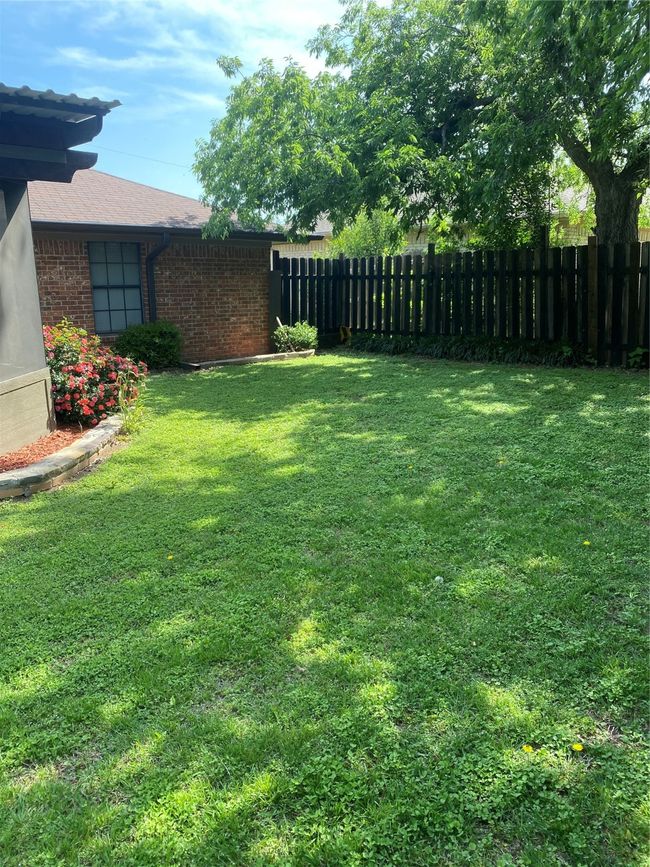 View of yard with fence | Image 19
