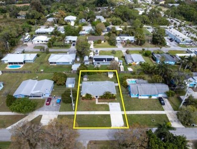 1287 Sw Sunset Trl, House other with 4 bedrooms, 2 bathrooms and null parking in Palm City FL | Image 30