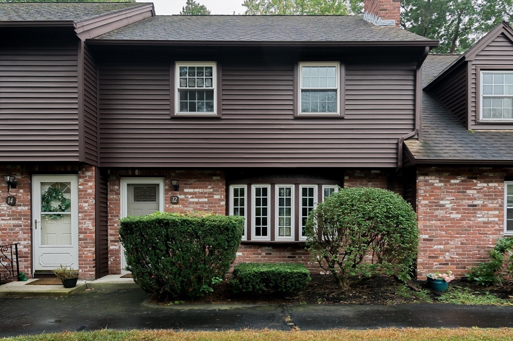 York Towne Ter, Holden, MA 01520